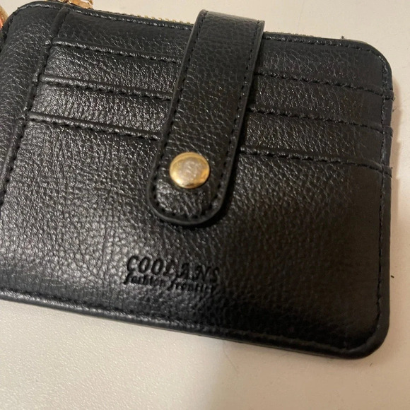 Coodens leather wallet with wristlets zipper and magnet closure lots of slots - Picture 2 of 12